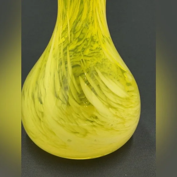 Vintage MCM Yellow Hand Blown Art Glass Vase Swirled Swung Ruffled Rim 7.5”T - Picture 3 of 8